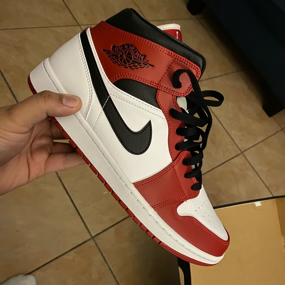 air jordan 1 mid “chicago white heel”